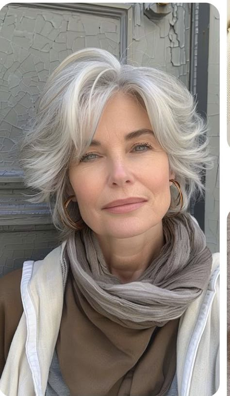 Pelo Bob Ondulado, Short Silver Hair, Short Shag Haircuts, Grey Hair Inspiration, Shaggy Short Hair, Easy Hair Cuts, Beautiful Gray Hair, Bob Hairstyles With Bangs, Cute Short Haircuts