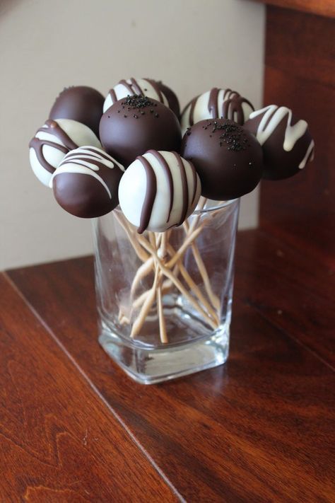 Brownie Aesthetics, White Chocolate Cake Pops, Covered Chocolate, Easy Homemade Ice Cream, Cake Pop Designs, Chocolate Cake Pops, Chocolate Pops, White Chocolate Cake, 50th Cake