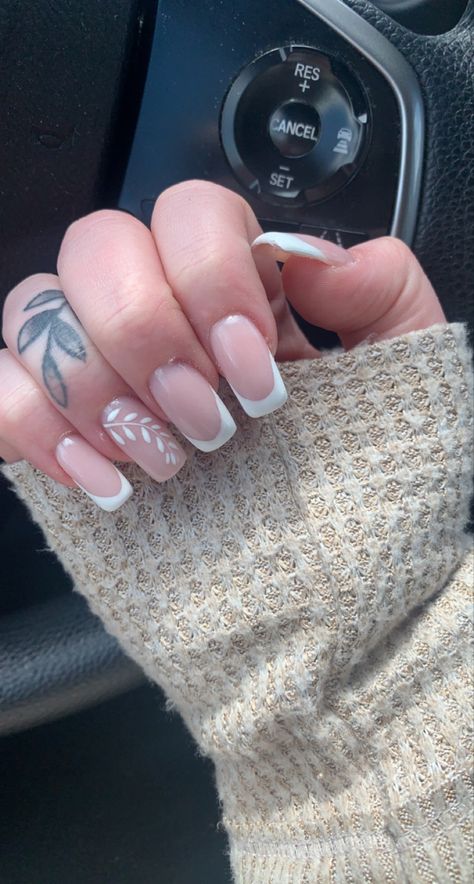 White And Nude Nails, Elegant Nails Fall, Leaf Nails, Fancy Nails Designs, Classy Acrylic Nails, Nails White, Bride Nails, Nails Fall, White Leaf