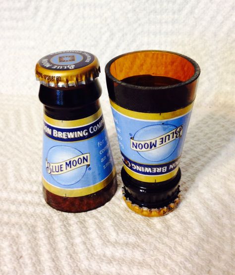 Beer Bottle Diy, Upcycle Bottles, Blue Moon Beer, Beer Crafts, Beer Bottle Crafts, Alcohol Bottle Crafts, Glasses Man, Liquor Bottle Crafts, Beer Bottle Caps