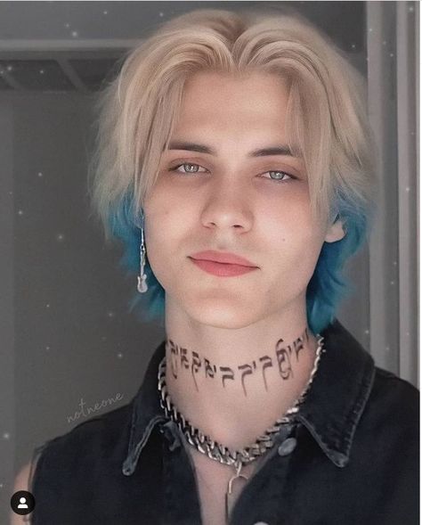 Silver Blue Hair Men, Light Blue Hair Men, Men With Blue Hair, Platinum Blonde Men, Guys With Blue Hair, Guys Hair Color Ideas, Blonde Hair With Blue Tips, Blue Hair Men, Man With Blue Hair