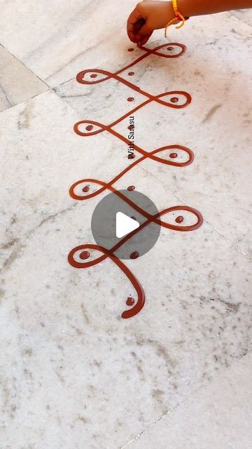 Traditional Rangoli, Margazhi Kolam, Kolam Rangoli, Easy Sides, Floor Art, Photography Instagram, Rangoli Designs, Mandala Art, Instagram Fashion