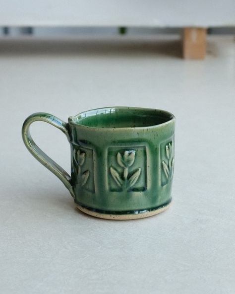 ⚡️remember⚡️ Handmade Ceramic Coffee Mugs, Floral Coffee Mug, Patterned Mug, Hand Made Mugs, Stamped Ceramics, Cool Mugs Ceramics, Handmade Ceramic Mug, Mug Handles Pottery, Ceramic Oxides