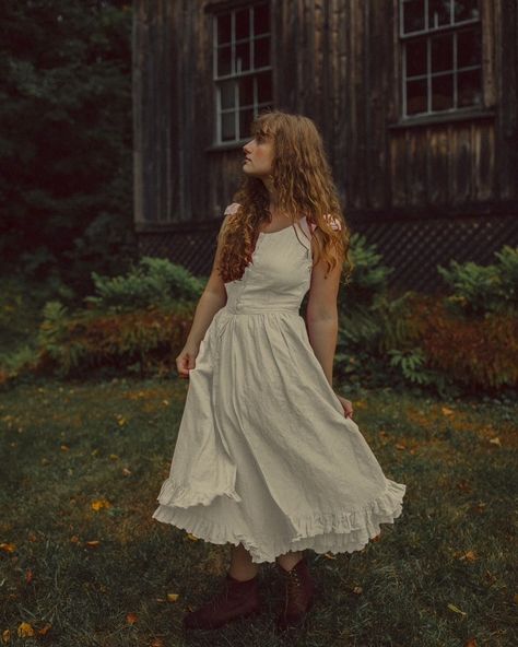 Our newest Lauretta dress in all three autumnal shades…Meringue, Moss, and Cranberry. With its layered, petticoat-style skirts, the Lauretta stands out as the most twirlable linen dress in our collection. Black mother-of-pearl buttons adorn the front, and dainty cap sleeves round out this delightfully feminine design. Preorder now for November shipment!🤎 100% Linen Dress, Linen Bridesmaids Dresses, Linennaive Dress, Layered Petticoat, Puritan Dress, Muslin Blouse, Cottagecore Fashion Aesthetic, Pioneer Dress, America Dress