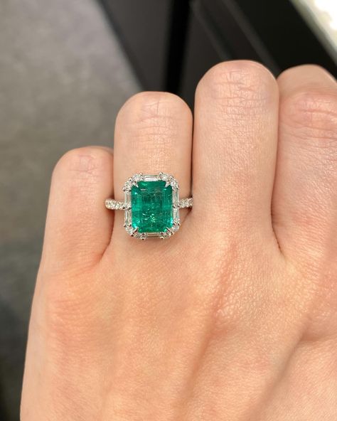 Follow @desireegems for more #jewellery . Main stone : Emerald 2.91ct Side stone : 26 pieces Natural Diamonds 0.575 ct Metal : 18K White Gold Ring size : HK13 | US5.75 (Free Resizing) . #emerald #emeraldring #naturalemerald #zambianemerald #jewelry #finejewelry #singaporebrands #singaporejewellery #finejewelry #finejewellery #highjewelry #highjewellery Emerald Ring Antique, Antique Emerald Engagement Ring, Emerald Ring Design, Antique Emerald Ring, Marketing Job, Rings Of Saturn, Crazy Diamond, Dream Rings, Everyday Jewellery