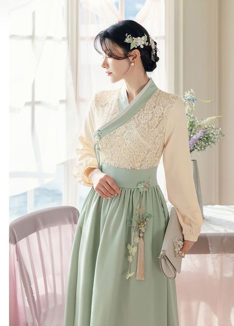 Unique Traditional Dresses, Green Hanbok, Korean Hanbok Modern, Hanbok Aesthetic, Wedding Hanbok, Korean Traditional Dress Hanbok, Hanbok Women, Modern Hanbok Dress, Hanbok Dress