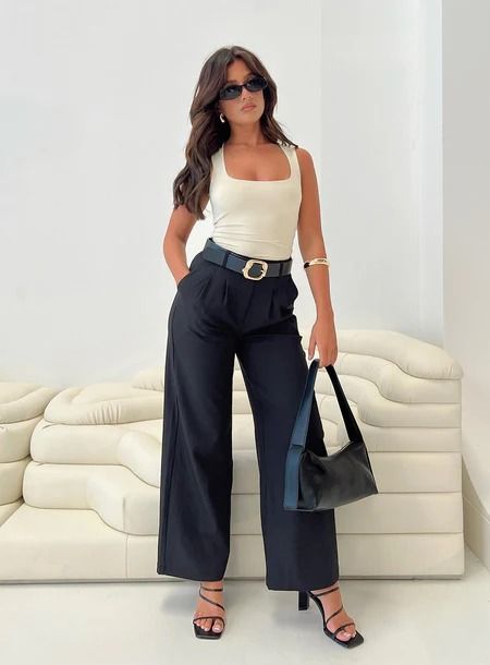 Formal Attire Women Pants, Real Estate Clothes Work Outfits, Latina Business Woman Aesthetic, Business Fits Women, Straight Leg Pants Outfit Casual, Women Business Attire Summer, Reunion Outfits For Women Classy, How To Style Black Flowy Pants, Professional Cargo Pants Outfit