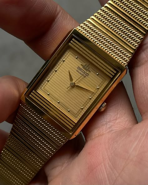 ✨ VINTAGE SEIKO TANK GOLD TONE QUARTZ WATCH / BASE METAL + STAINLESS STEEL / V701-5K60 / 126716 / JAPAN • SIZE : 23x30mm • COND : 90% • More details at Artizenstore.com ( Link in bio ) #vintagewatch #seikovintage #tankwatch Seiko Vintage Watch, Seiko Tank Watch, Seiko Tank, Vintage Seiko Watches, Seiko Gold, Oc Fashion, Tank Watch, Timeless Watches, Vintage Watches Women