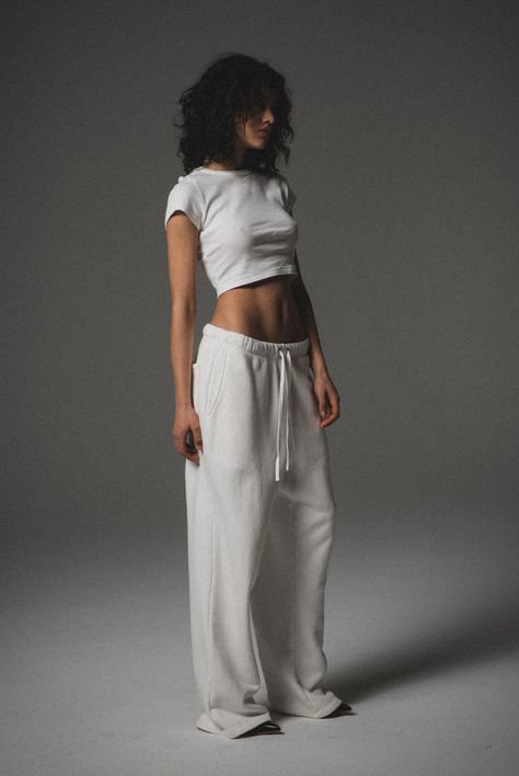 An elevated loungewear essential. The Core Straight Leg Sweatpant is made of a 12 oz cotton with a wide-leg, baggy silhouette. Includes a drawstring waistband, side pockets, and back pocket for added functionally. 100% ORGANIC COTTON 12 OZ BRUSHED TERRY STANDARD FIT MID RISE GARMENT WASHED INSPIRED BY VINTAGE GARMENTS Sporty And Rich Sweatpants, 100% Organic Cotton, Vintage Sweat Pants, 100% Cotton Clothes, Feminine Workout Clothes, Summer Streetwear Sweatpants, Baggy White Sweatpants, Brandy Sweats Outfit, Classy Sweatpants Outfit