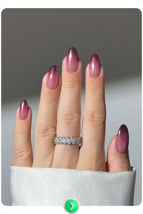 Subtle ombre burgundy nails with a soft gradient effect, blending shades beautifully. Ideal for adding a modern, sophisticated touch that works with various styles. Ombre Chrome Nails, Pink Chrome Nails, Makeup Nails Designs, Chrome Nails Designs, Pink Chrome, Chrome Nail, Burgundy Nails, Thanksgiving Nails, Gradient Nails