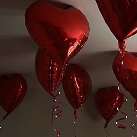 Red Sweets Aesthetic, Dark Red Decoration Party, Dark Red Birthday Decorations, Maroon Birthday Decorations, Birthday Aesthetic Red, Love Core Aesthetic Red, Red Bday Party Theme, Dark Red Birthday Theme, Red Balloons Aesthetic