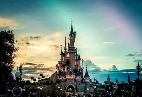 Disneyland Paris Castle, Paris Castle, Wonderful World Of Disney, Space Mountain, Disney Land, Paris Photo, Disney Castle, World Of Disney, Disney Disney