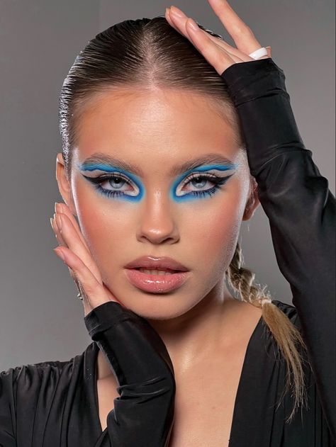 #makeup #makeuptutorial #makeupartist #crearivemakeup #colormakeup Cool Makeup Designs, Vogue Makeup Looks, Make Up Artistique, Fashion Makeup Editorial, Bright Makeup Looks, Makeup Looks Editorial, Editorial Makeup Photography, Editorial Makeup Creative, Editorial Makeup Looks