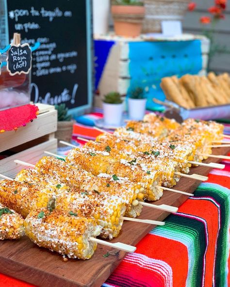 Food Ideas For Mexican Theme Party, Street Corn Bar, Mexican Food Bar Ideas, Elote Party Station, Party Food Ideas Mexican, Corn Table, Mexican Taco Party Ideas, Backyard Taco Party, Mexican Cuisine Aesthetic