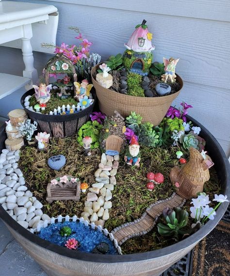 Garden Bed Garden, Fairy Garden Flower Pot, Fairy Garden Box, Whimsical Fairy Garden, Kids Fairy Garden, Fairy Garden Flowers, Fairy Garden Containers, Fairy Garden Pots, Fairy Garden Ideas