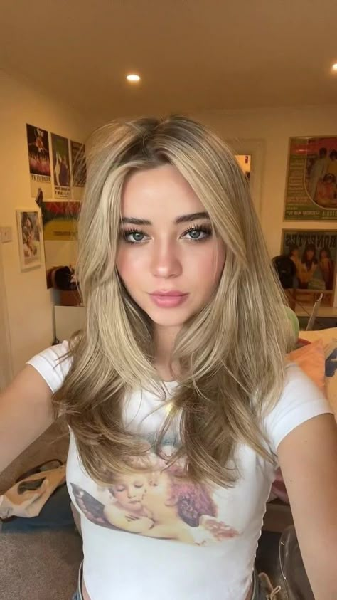 Hair Cut Long Face Girl, Curtain Bang Layers Medium Hair, Blonde Blowout Layers, Blond Hair Tones, Hair Cuts Inspo Layers, Cute Layered Haircut Mid Length Straight, Face Framing Layers Volume, Soft Layers With Wispy Bangs, 2023 Fall Haircuts