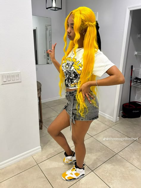 Yellow Wig Outfit, Fitted Yellow Top For Streetwear, Partynextdoor Concert, Baddie Outfits Yellow, Black And Yellow Wig, Blonde And Yellow Wig, Outfit Yellow, Girls Streetwear, Drippy Outfit