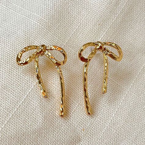 Molten bow earrings 🎀 #jewellerydesign #jewelleryshopping #antitarnishjewelry #18kgoldplated #bowearrings #jewellerylover Gold Party Earrings, Gold Bow Earrings, Elegant Gold Earrings, Bow Earring, Jewelry Gold Earrings, Cute Jewellery, Earring Dangle, Tarnished Jewelry, Golden Jewelry