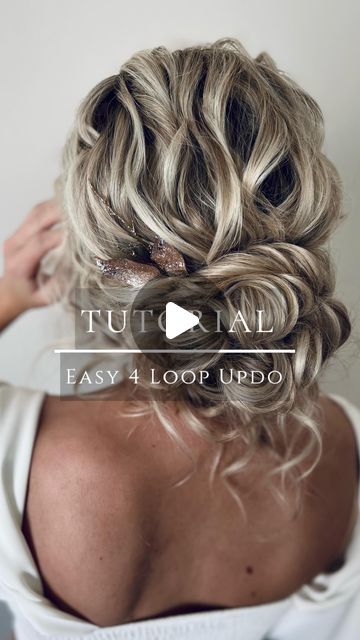 Curly Bun Updo Tutorial, Lose Updo Hairstyles Wedding, Messy Wedding Updo Tutorial, Short Blonde Hair Updo, Blonde Hair Up Do, At Home Wedding Hairstyles, Loose Bun Updo Tutorial, Hair Up Bridal Styles, Wedding Updo Tutorial Step By Step