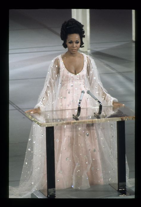 Remember Her Legacy: 15 Of The Best Diahann Carroll Looks Best Oscar Dresses, Diahann Carroll, Hollywood Vintage, Black Glamour, Glamour Vintage, Black Actresses, Lauren Hutton, Vintage Black Glamour, Oscar Dresses