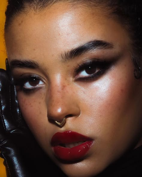 Kali Ledger, Boss Makeup, 90s Makeup Look, White Eyeshadow, Kohl Eyeliner, Magical Makeup, Brown Skin Makeup, Base Makeup, Red Makeup