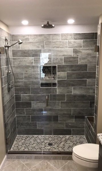 Gray Tiled Showers Walk In, Gray And Black Shower Tile Ideas, Grey Tile Shower Bathroom, Modern Restroom Ideas Shower Tiles, Modern Master Shower Tile Ideas, Gray Tiled Shower Ideas, Black And Grey Shower Tile, Dark Gray Shower Floor, Gray Tile Showers