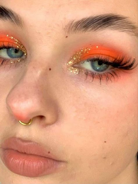 Easy Orange Makeup Looks, Warm Eye Makeup, Orange Eyeshadow Looks, Orange Eye Makeup, Orange Makeup, Cute Eye Makeup, Rave Makeup, Swag Makeup, Eye Makeup Pictures