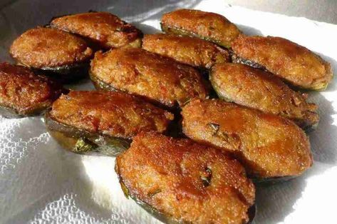 Calabria Recipes, Calabrian Food, Calabrian Recipes, Calabrese Recipes, Eggplant Soup, Hard Bread, Edible Ideas, Sicilian Food, Stuffed Eggplant