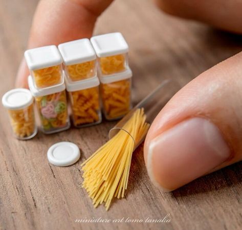 Nunus House, Japanese Miniature, Miniature Artist, Doll Bedding, Food Sculpture, Tiny Stuff, Doll Miniatures, Miniature Stuff, Diy Doll Miniatures