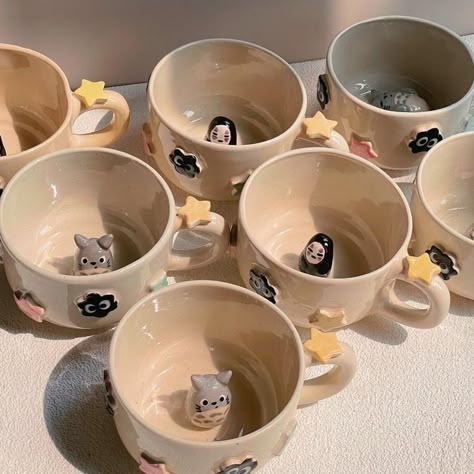 Studio Ghibli Furniture, Howls Moving Castle Ceramic, Studio Ghibli Cute, Ghibli Cute, Creative Ceramics, Tanah Liat, Pretty Mugs, Clay Diy Projects, Keramik Design