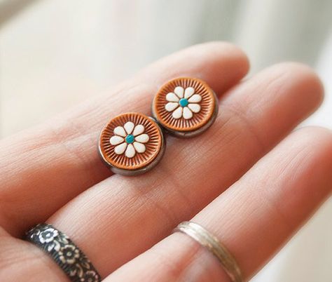 Stud Earrings Diy, Leather Stud Earrings, Leather Jewellery, Hand Painted Leather, Leather Art, Leather Ideas, Earrings Diy, Painting Leather, Leather Crafts