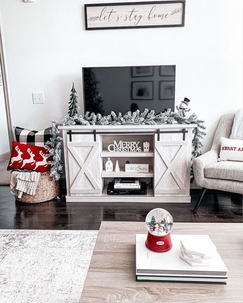 Tv Stand Christmas Decor, Grey Living Room, Christmas Decorations Apartment, Living Room Christmas, Tv Stand Decor, Christmas Apartment, Cozy Christmas Decor, Christmas Living Room, Christmas Decor Inspiration