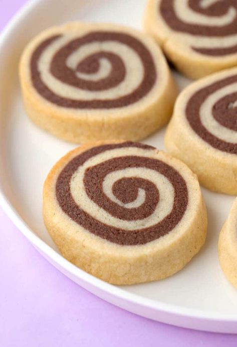 Pin Wheel Cookies, Chocolate Pinwheel Cookies, Spiral Cookies, Bake Sell, Vanilla Cookie Dough, Fall Bake Sale, Pinwheel Cookies Recipe, Diy Body Butter Recipes, Body Butter Recipes