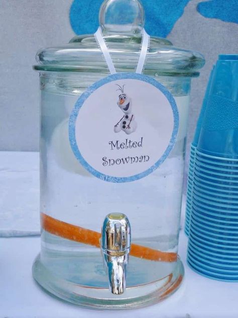 Cheap Frozen Birthday Party Ideas, Frozen Birthday Party One Year Old, Winter Wonderland Frozen Party, Frozen Pool Party Ideas Birthday, Frozen Birthday Party Drinks, Frozen Fifth Birthday, Frozen Food Party Ideas, Snowball Birthday Party, Frozen Birthday Tea Party