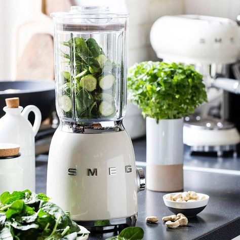 For a healthy fruit and vegetable smoothie or a creamy soup, the Smeg blender is with you every step of the way. Choose your favorite ingredients and combine them thanks to the ice crish, smoothie and pulse functions. The 1.5l jug offers enough space to satisfy all tastes. #blender #smoothie #retro #aesthetic #cream #holidaygiftideas #christmasgiftideas #holidaygiftguide #giftware #giftguide #weddinggiftideas #giftideasformom #giftideasforwife #kitchendecor #farmhouse #50svintage Smeg Blender, Smeg Toaster, Smeg Fridge, Blender Smoothie, Smeg Appliances, Kitchen Blenders, Best Smoothie, Detox Smoothie Recipes, Healthy Green Smoothies