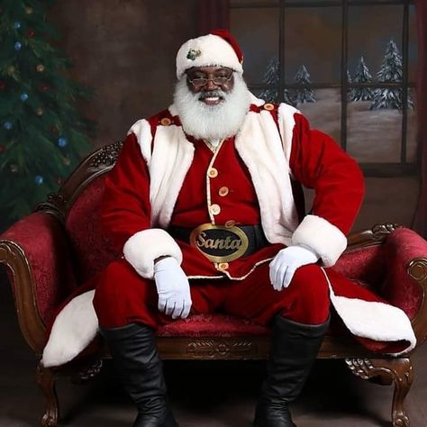 Black Santa Claus Pictures, Santa Claus Outfit, Santa Merry Christmas, Santa Photos, Santa Decorations, Merry Christmas Images, Christmas Blessings, Black Santa, Rosa Parks