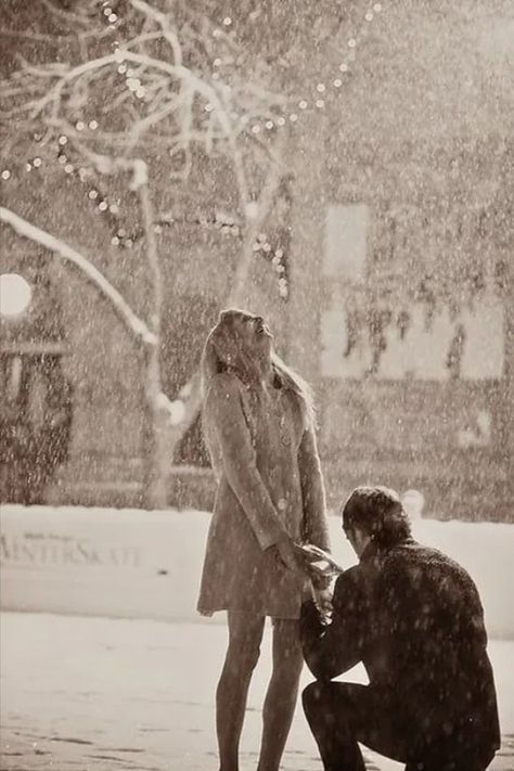 Best Marriage Proposals, Winter Proposal, Christmas Proposal, Proposal Pictures, Proposal Photos, Engagement Inspo, Dream Engagement, Winter Engagement, Proposal Engagement