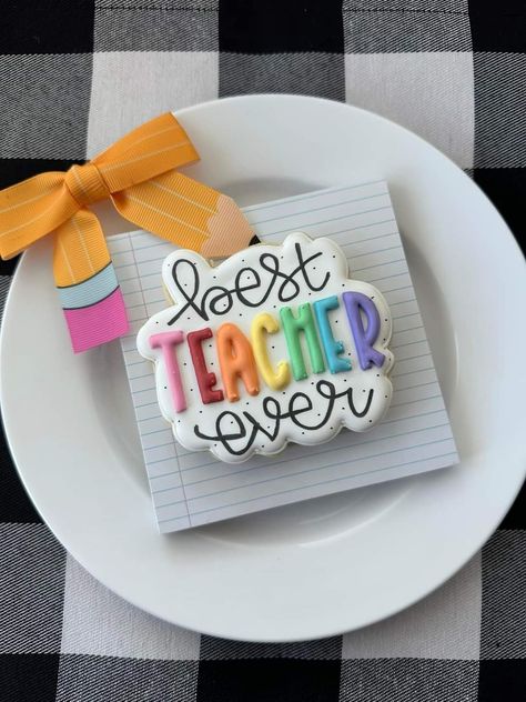 Christmas Cookies For Teacher Gift, Teacher Sugar Cookies Gift Ideas, End Of Year Teacher Cookies, End Of School Cookies Decorated, Teacher Cookies Decorated, Teacher Appreciation Sugar Cookies, Teacher Sugar Cookies, Cookies For Teachers, School Sugar Cookies