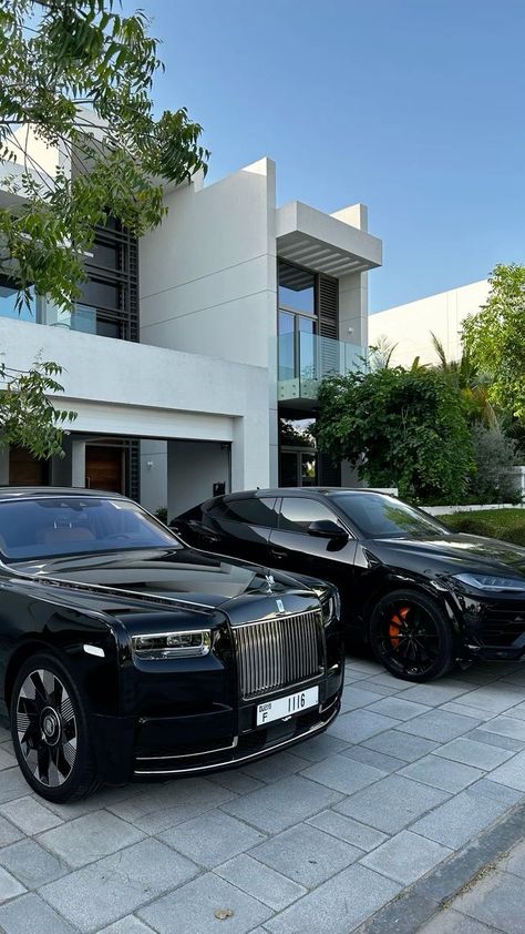 Luxurious Cars Aesthetic, Rols Roys Car, Rolls Royce Phantom Black, Lamborghini Urus Wallpapers, Lamborghini Urus Aesthetic, Urus Wallpaper, Dubai Luxury Cars, Rolls Royce Aesthetic, Lamborghini Aesthetic