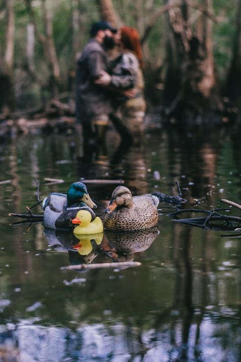 Couples Duck Hunting Pictures, Duck Hunting Pictures Photography, Duck Hunting Gender Reveal Ideas, Duck Hunting Baby Announcement, Duck Hunting Photoshoot, Duck Hunting Gender Reveal, Duck Hunting Wedding Ideas, Hunting Baby Pictures, Duck Hunting Photography