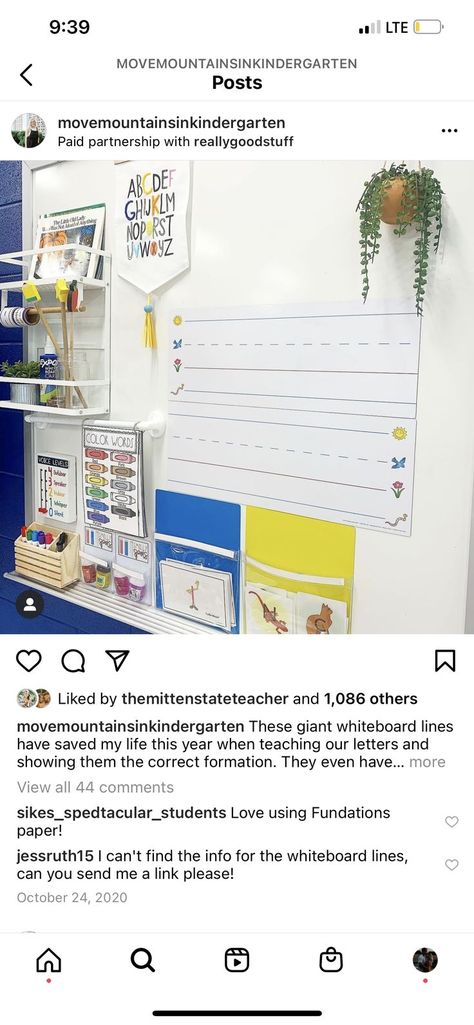 White board set up Kindergarten Fundations, Organization For Classroom, Writing Center Preschool, Whiteboard Organization, Woodland Classroom, Classroom Whiteboard, Elementary Classroom Ideas, Pre K Classroom, Start School