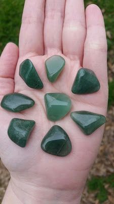 Gemstone Glow: Green Quartz Benefits and Meaning Green Quartz Meaning, Crystal Meanings Charts, Types Of Quartz, Quartz Benefits, Goddess Spirituality, Quartz Meaning, Healing Rocks, Quartz Properties, Glow Green