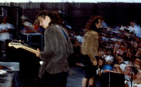 Chris Cornell And Eddie Vedder, Lollapalooza 1992, Matt Cameron, Dog Tumblr, Pearl Jam Eddie Vedder, Temple Of The Dog, Smiling Man, Alternative Metal, Eddie Vedder