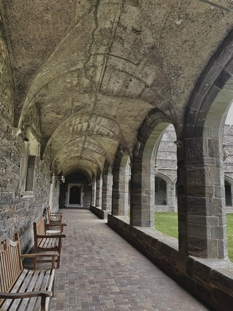 Bryn Mawr College Dorms, Hogwarts Exterior, Bryn Mawr College Aesthetic, Hogwarts Scenarios, Hogwarts Corridor, School Corridor, Hogwarts Visuals, Bryn Mawr College, The Dead Poets Society