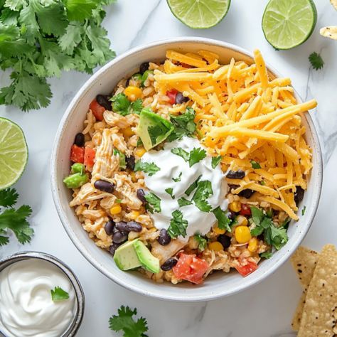 Southwest Chicken Bowl Recipe - The Fresh Man cook Crispy Rice Southwest Chicken Salad, Southwest Bowl Recipe, Southwest Bowls, Southwest Chicken Bowl, Southwest Chicken Skillet, Southwest Bowl, Lemonade Tea Recipe, Southwestern Chicken, Chicken Bowl Recipe