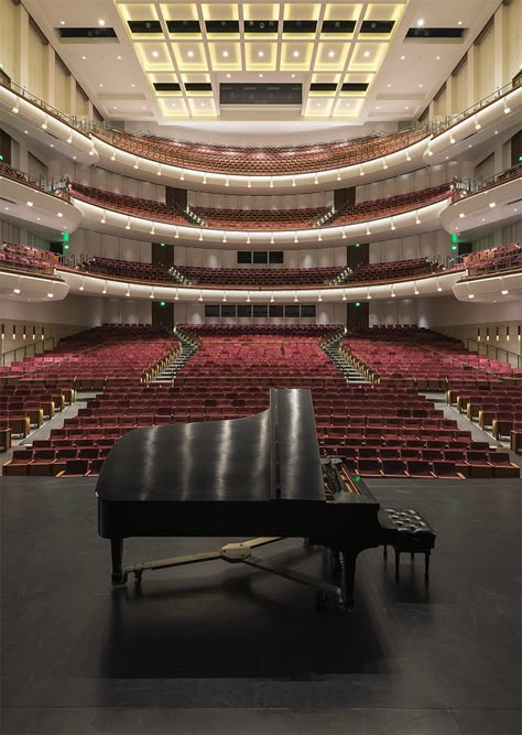 Music University, Cinema Room Design, Auditorium Architecture, University Inspiration, Cinema Architecture, Church Building Design, Auditorium Design, Landscape And Urbanism Architecture, Urbanism Architecture