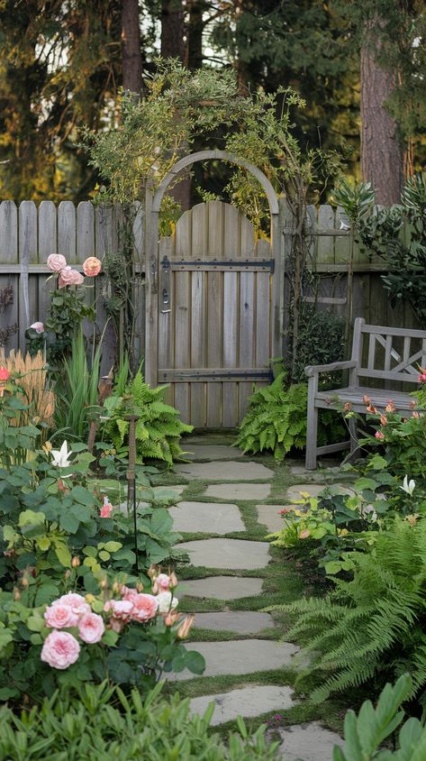 secret garden backyard small spaces Secret Garden Fence, Secret Garden Aesthetic, Secret Garden Ideas, Garden Nooks, Hidden Gardens, Secret Garden Door, Small Space Inspiration, Small Backyards, Cozy Garden