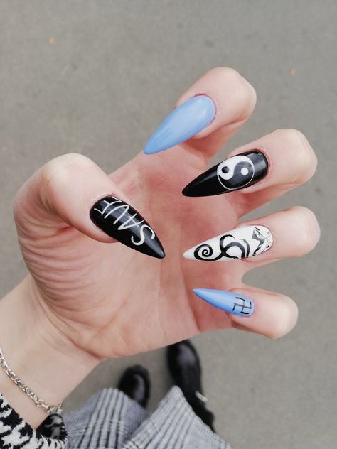 Tokyo revengers manicure anime design Anime Nail Art Tokyo Revengers, Tokyo Revengers Nails Ideas, Tokyo Revengers Nails Designs, Tokyo Revengers Nails, Anime Nail Ideas, Anime Nail, Anime Nails, Maybelline Makeup, Edgy Nails