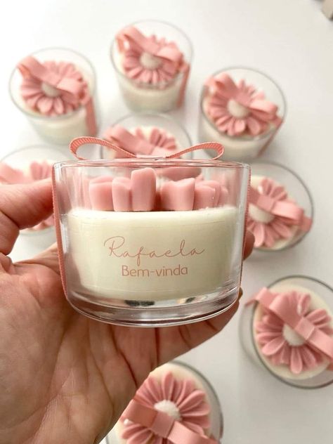 Diy Candles Video, Candle Making Recipes, Handmade Candles Diy, Diy Candles Homemade, Candle Wedding Gift, Soya Mumu, Homemade Scented Candles, Idee Cricut, Diy Candles Scented