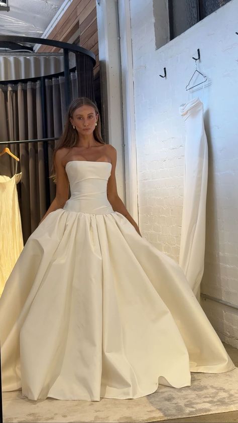 Instagram Wedding Aesthetic Dress, Wedd Dresses, Wedding Dresses Aesthetic, Gabi Sullivan, Deb Dress, Wedding Dress Aesthetic, Debutante Dresses, Wedding Dress Summer, Big Wedding Dresses